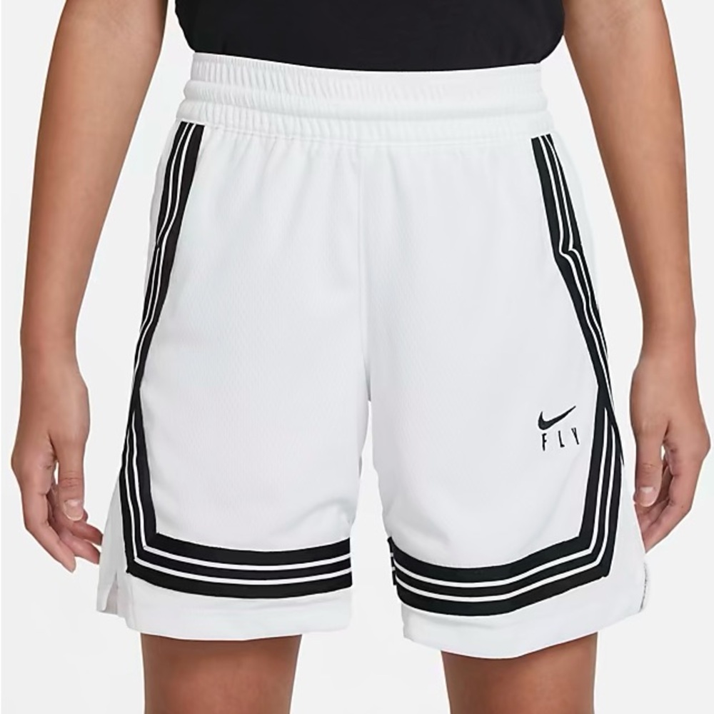 Nike Women’s Fly Crossover Basketball shorts XL